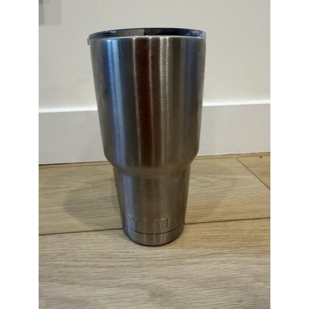YETI 30 oz Tumbler Stainless Steel Clear Branded Lid Nice Used Condition